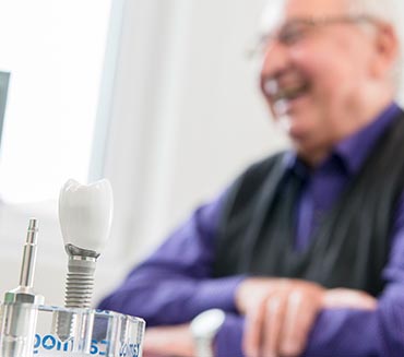 Zahnimplantate und Zahnersatz Stetten